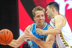 南宫娱乐-NBA球员与汉密尔顿上演赛车对决，引爆激情