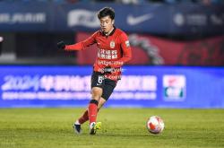 南宫娱乐-山东鲁能将挑战上海上港，谁能在争夺胜利中笑到最后？
