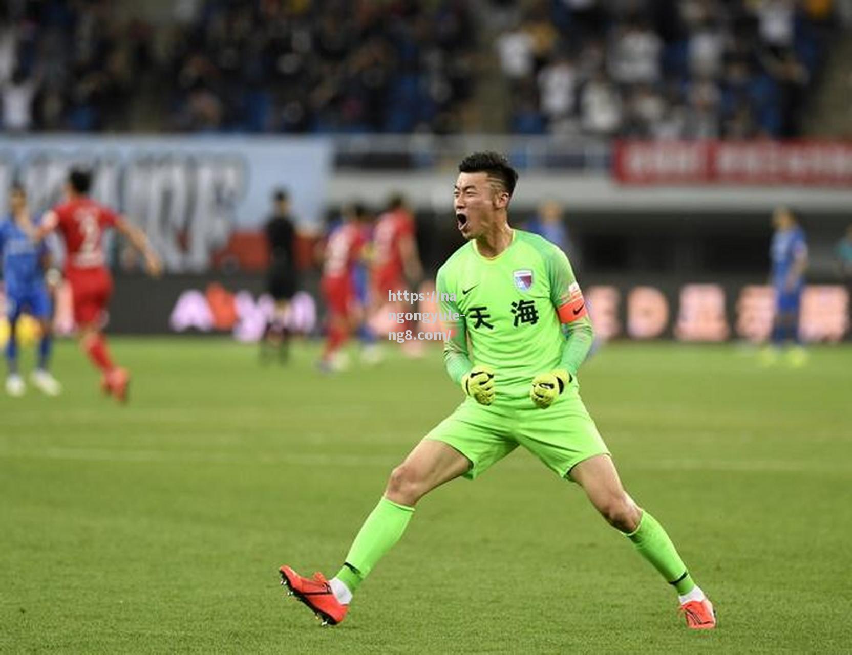 冠军之路：一位守门员在比赛中展现出色技术